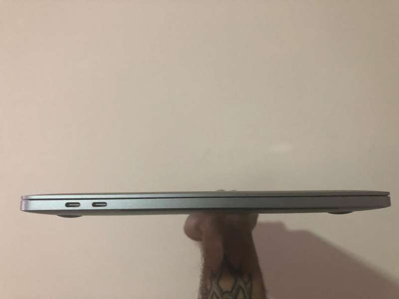 [VENTA] Macbook Pro Touchbar 13.3 i5 Dual-Core 3.1GHz 8GB 256GB SSD Intel Iris Plus 650 USADA 07