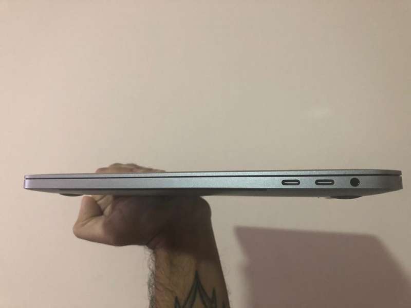 [VENTA] Macbook Pro Touchbar 13.3 i5 Dual-Core 3.1GHz 8GB 256GB SSD Intel Iris Plus 650 USADA 08