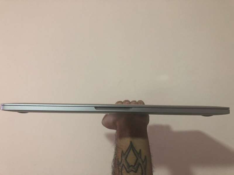 [VENTA] Macbook Pro Touchbar 13.3 i5 Dual-Core 3.1GHz 8GB 256GB SSD Intel Iris Plus 650 USADA 09